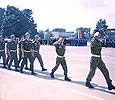 "Юный десантник" проходит торжественным маршем